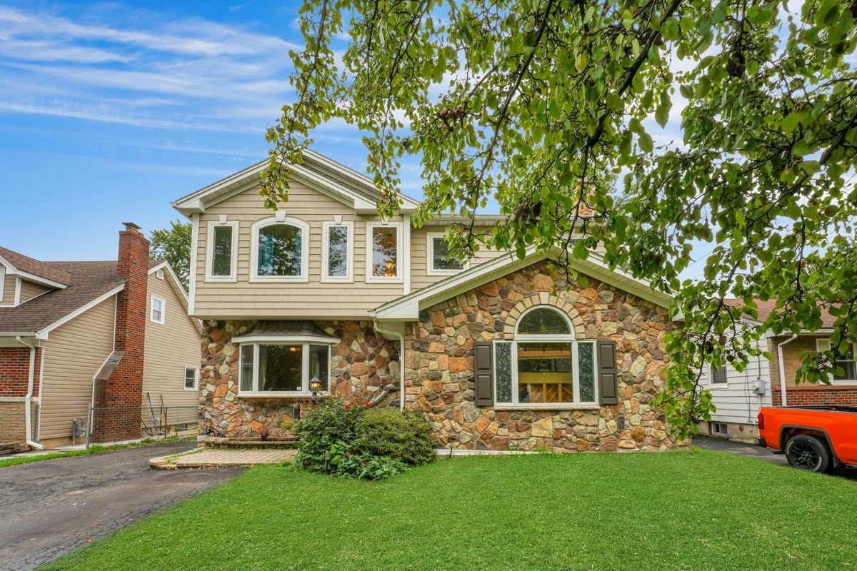 2319 Colonial Drive, Rahway, NJ