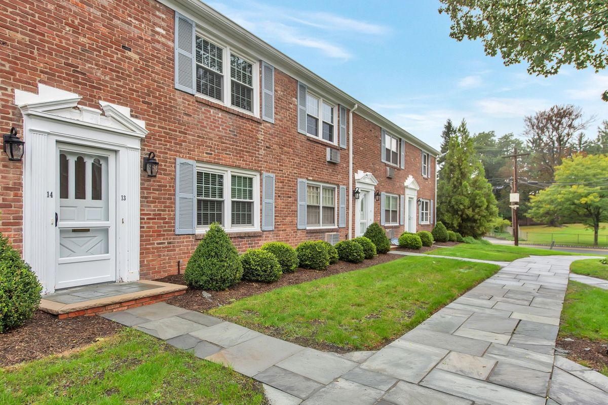68-86 New England Avenue, Summit, NJ